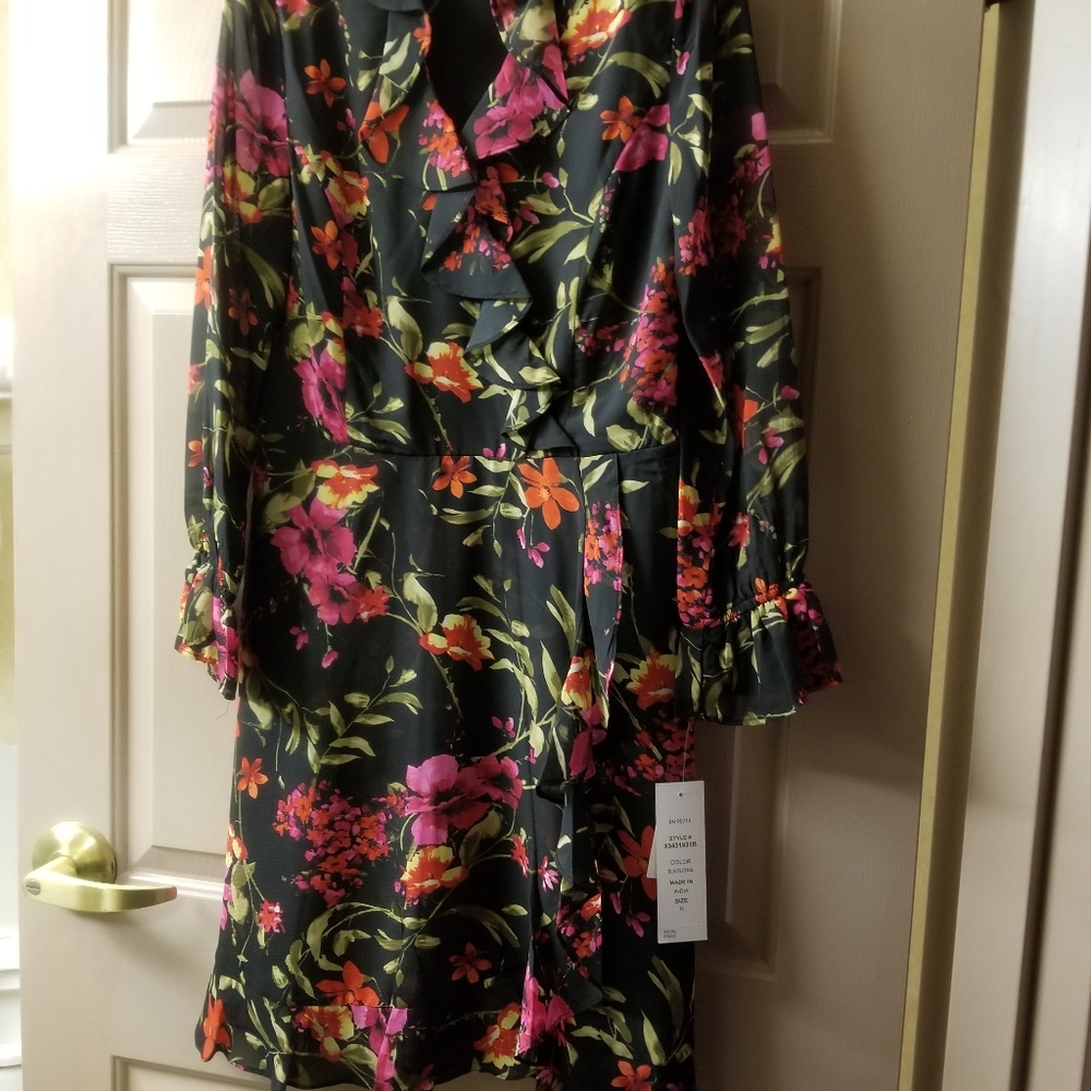 Msk MEDIUM FLORAL BLACK DRESS NWT